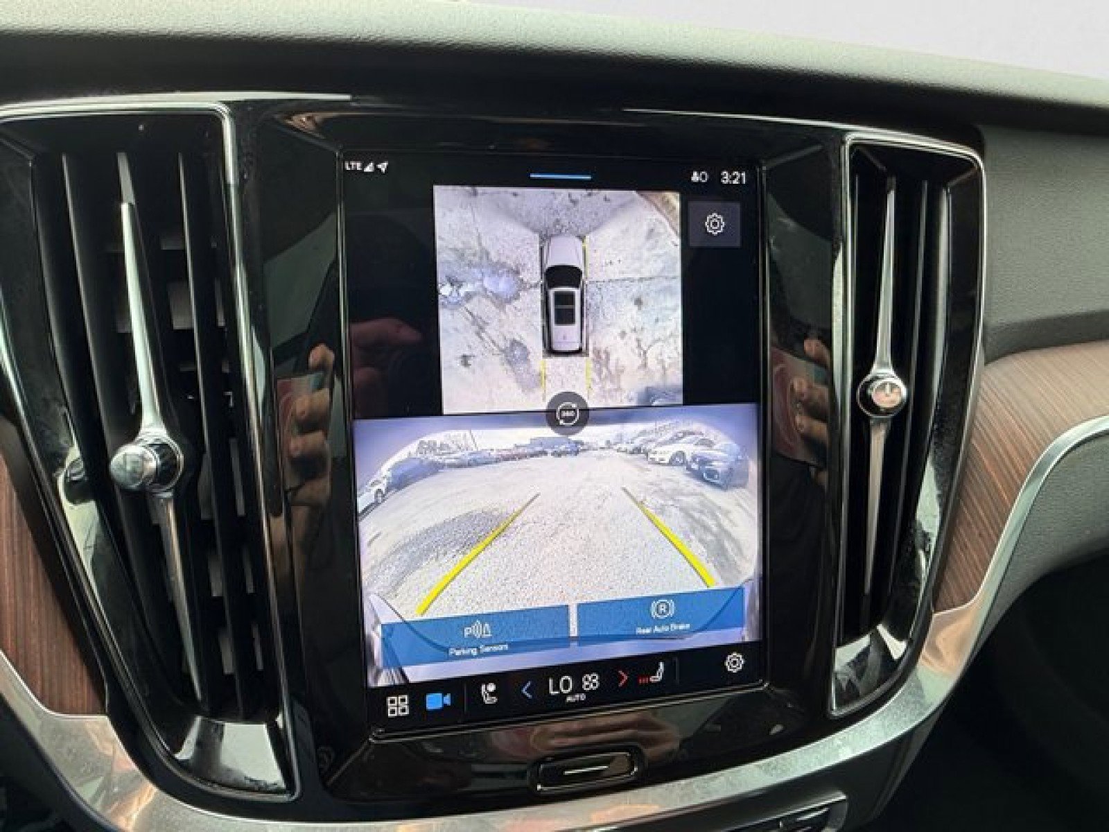 Used 2025 Volvo V60 B5 Cross Country Plus AWD/4WD image 17