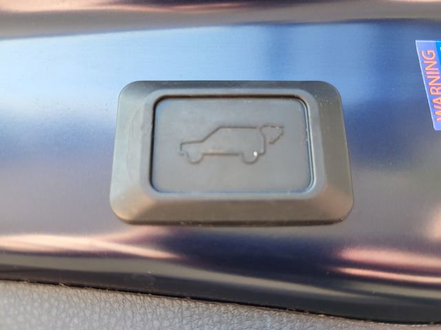 Used 2022 Toyota RAV4 XLE Premium AWD/4WD image 6