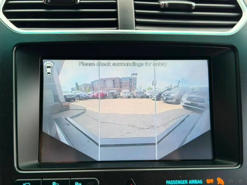 Used 2017 Ford Explorer Limited w/ Equipment Group 301A AWD/4WD image 22
