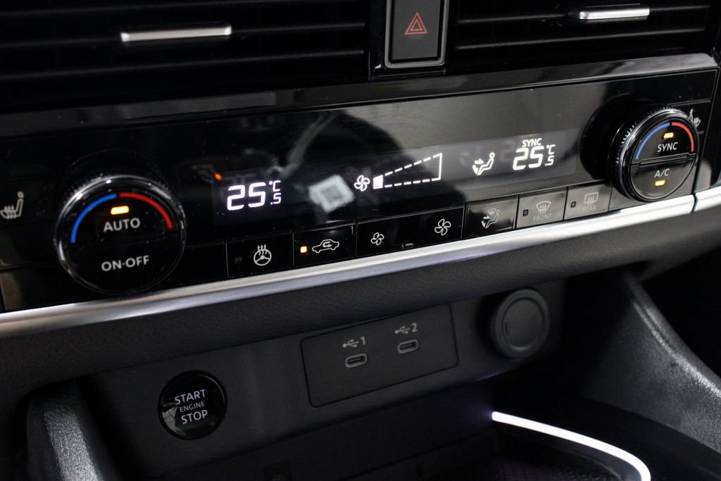 Certified 2025 Nissan Rogue SL AWD/4WD image 31