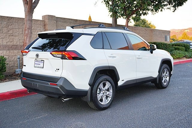 Used 2025 Toyota RAV4 LE image 8