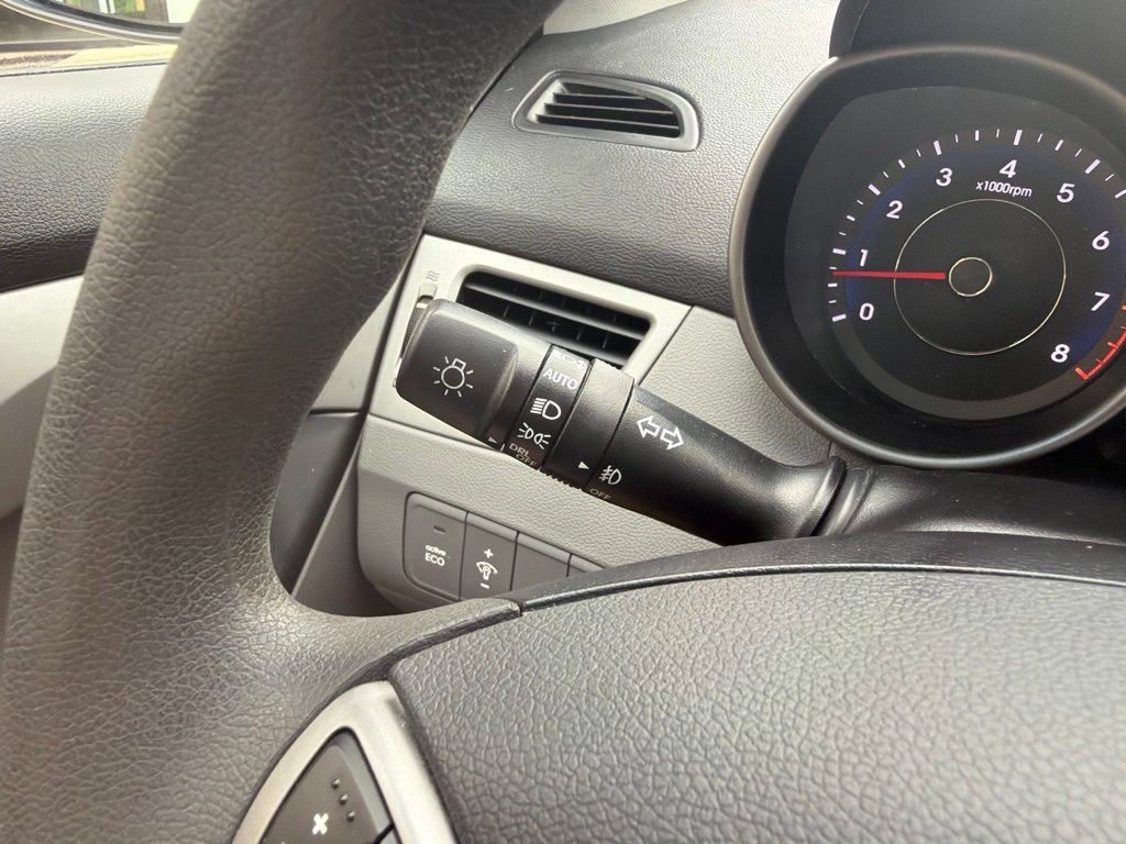Used 2015 Hyundai Elantra SE w/ Option Group 02 FWD image 27