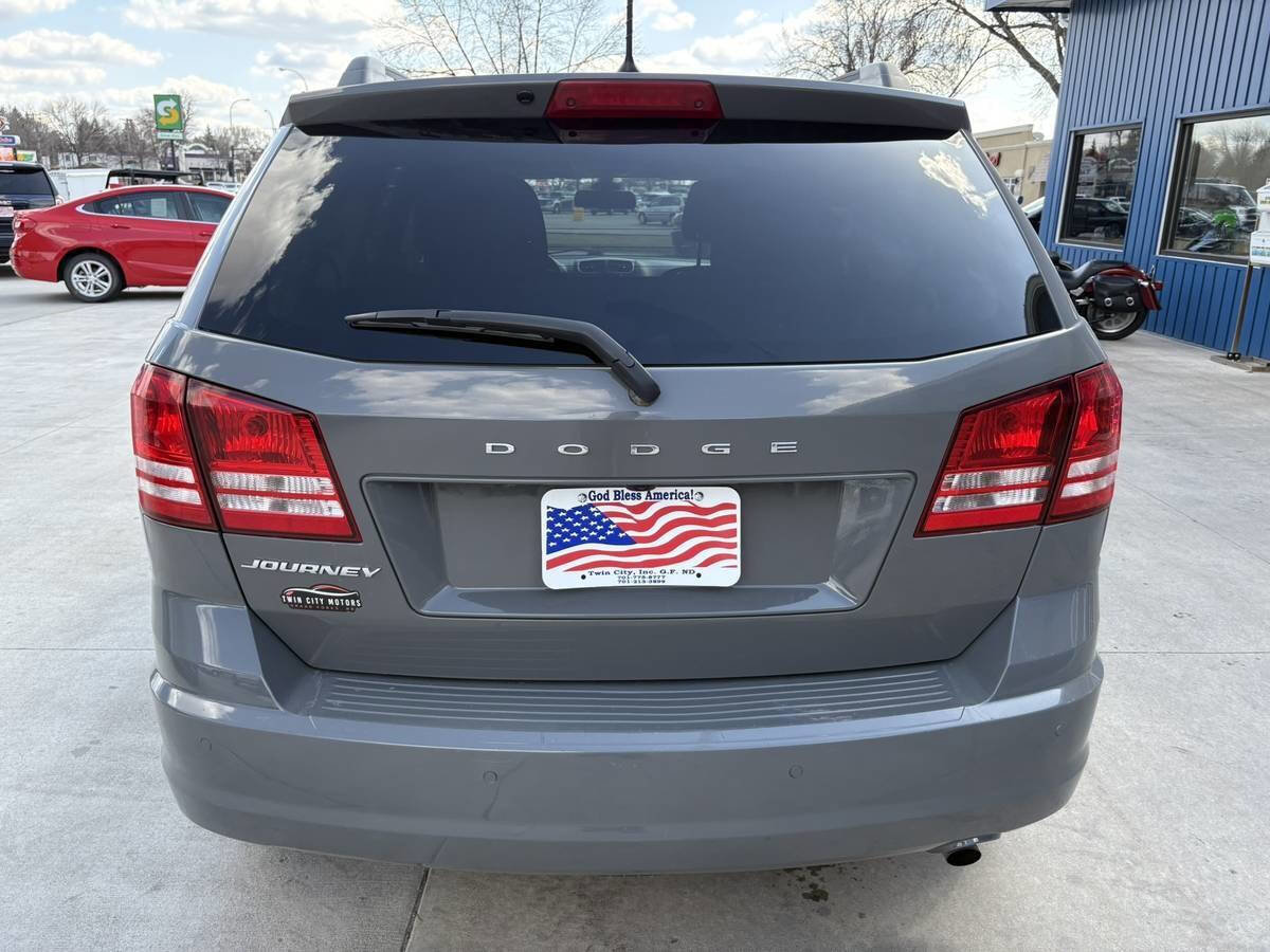 Used 2020 Dodge Journey SE image 7