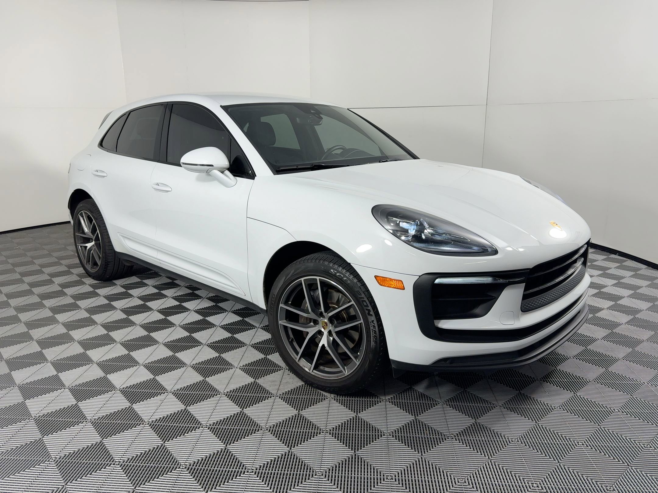 Certified 2022 Porsche Macan AWD/4WD image 7