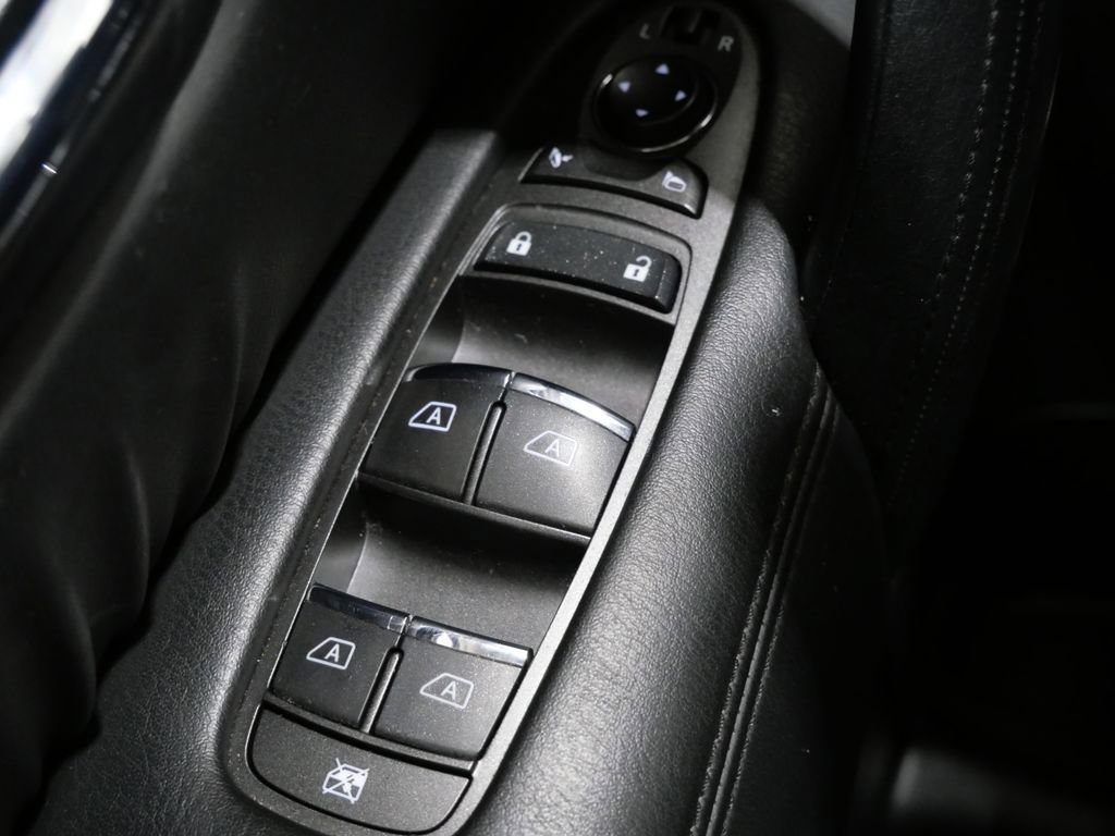Used 2024 Nissan Armada SL w/ Captain's Chairs Package image 13