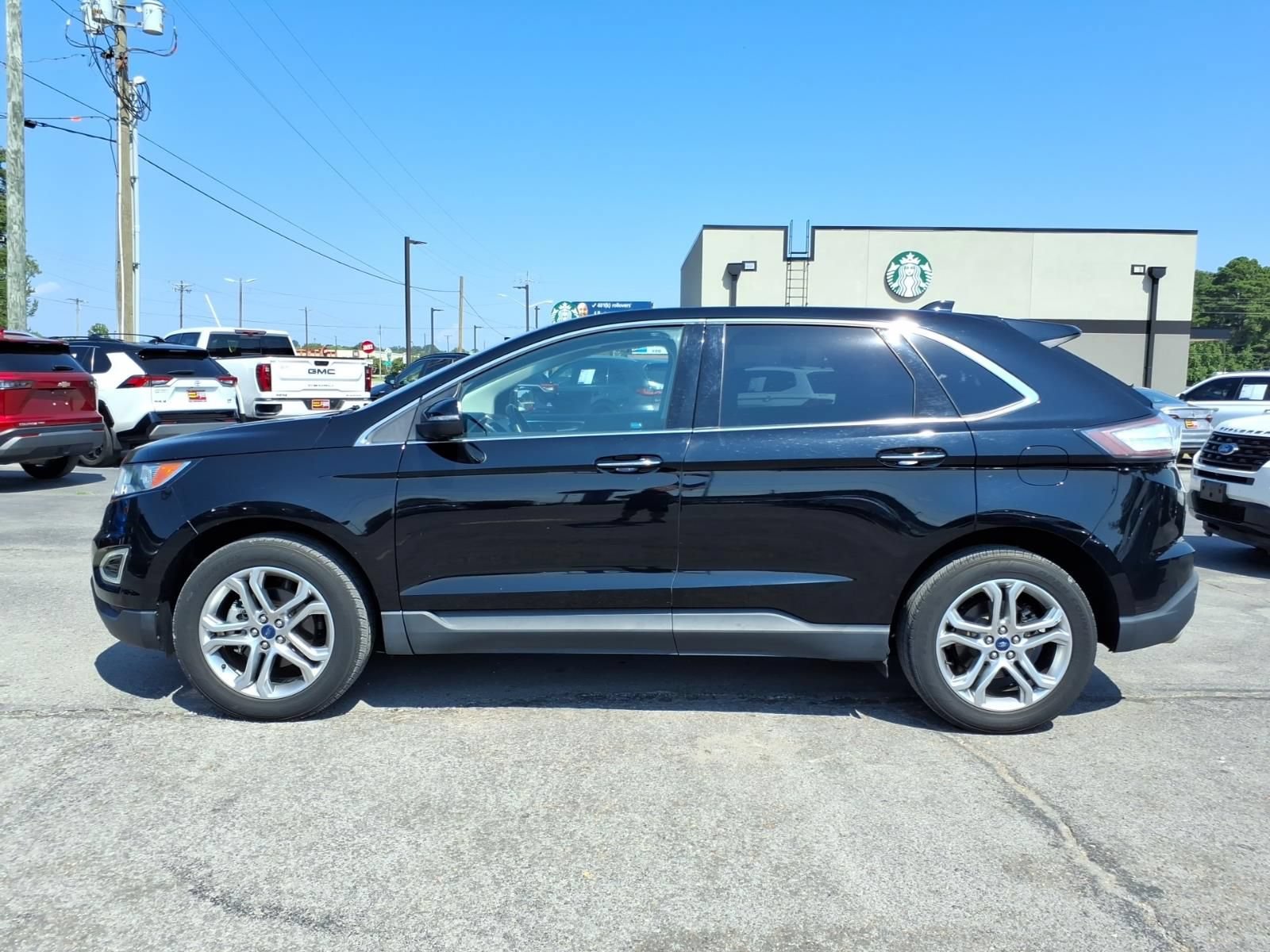 Used 2017 Ford Edge Titanium w/ Equipment Group 301A FWD image 2