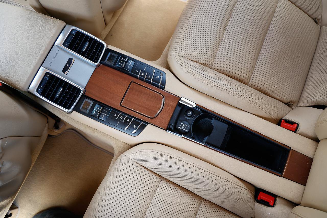 Used 2014 Porsche Panamera S RWD image 36