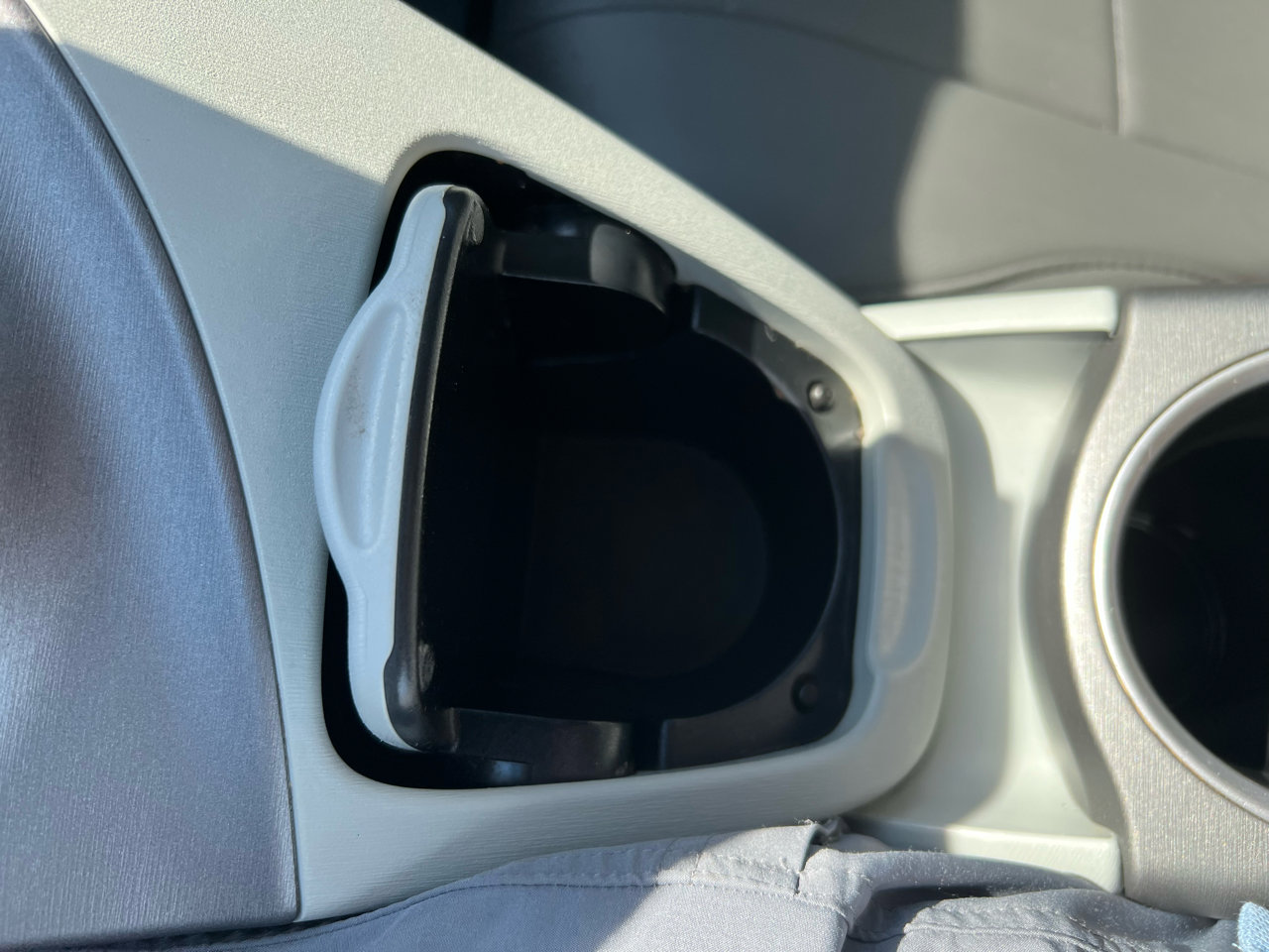 Used 2015 Toyota Prius Five image 37