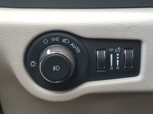 Used 2024 Chrysler Pacifica Limited image 31