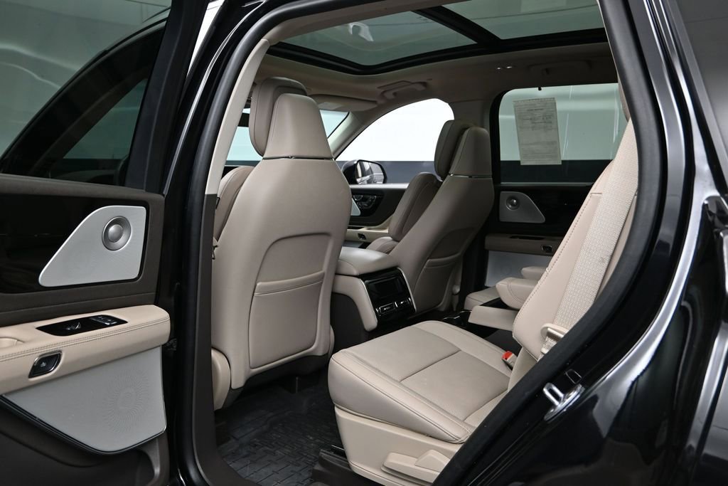 Used 2024 Lincoln Aviator Reserve w/ Equipment Group 201A AWD/4WD image 24