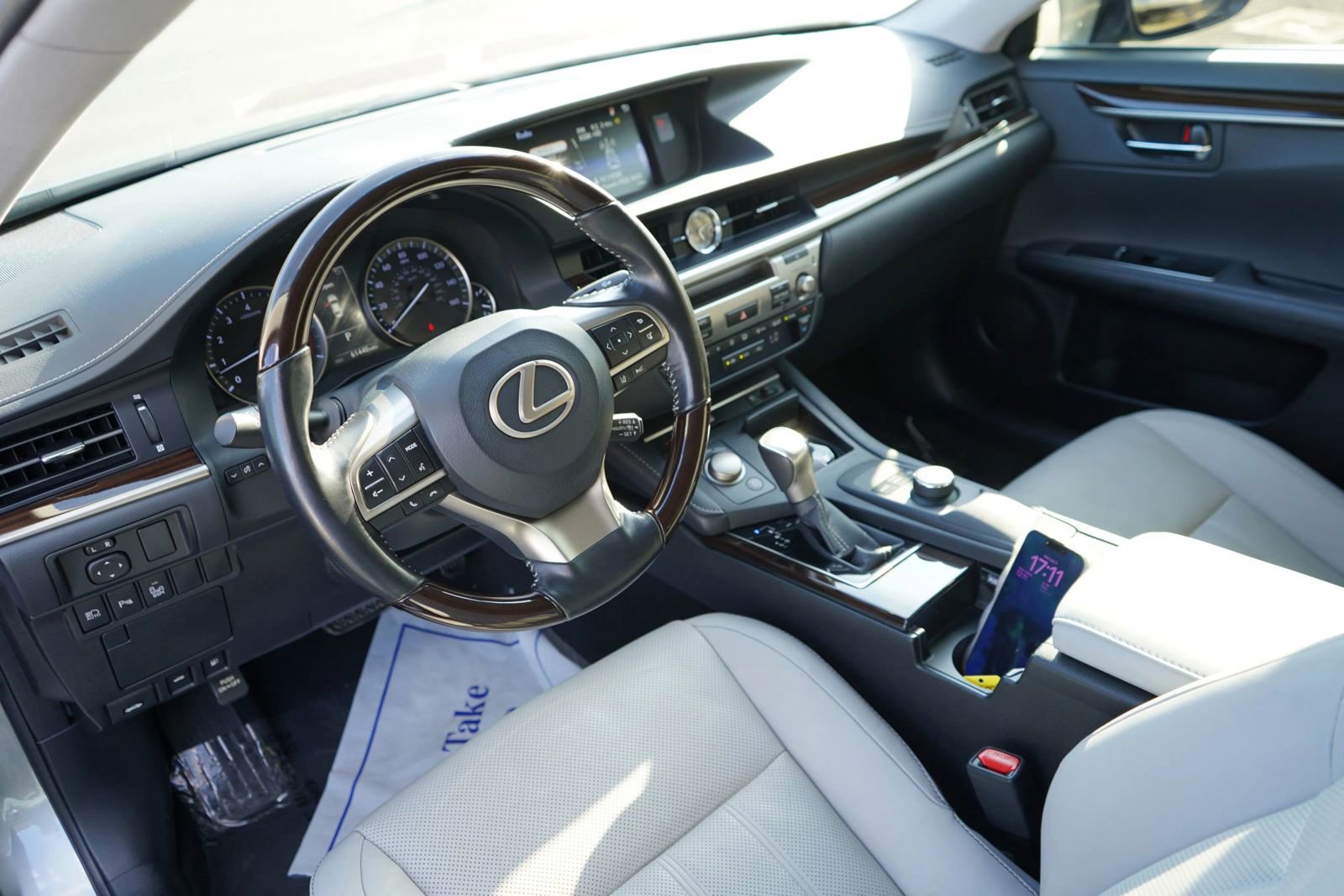 Used 2017 Lexus ES 350 FWD image 8