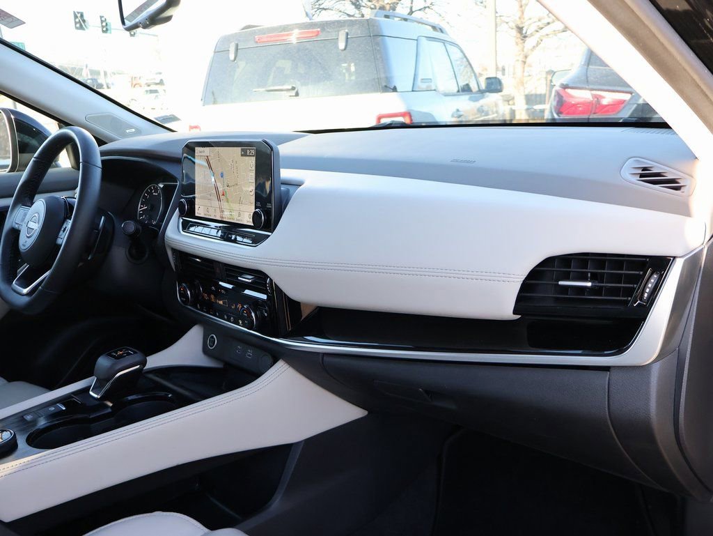 Used 2023 Nissan Rogue SL w/ SL Premium Package image 9