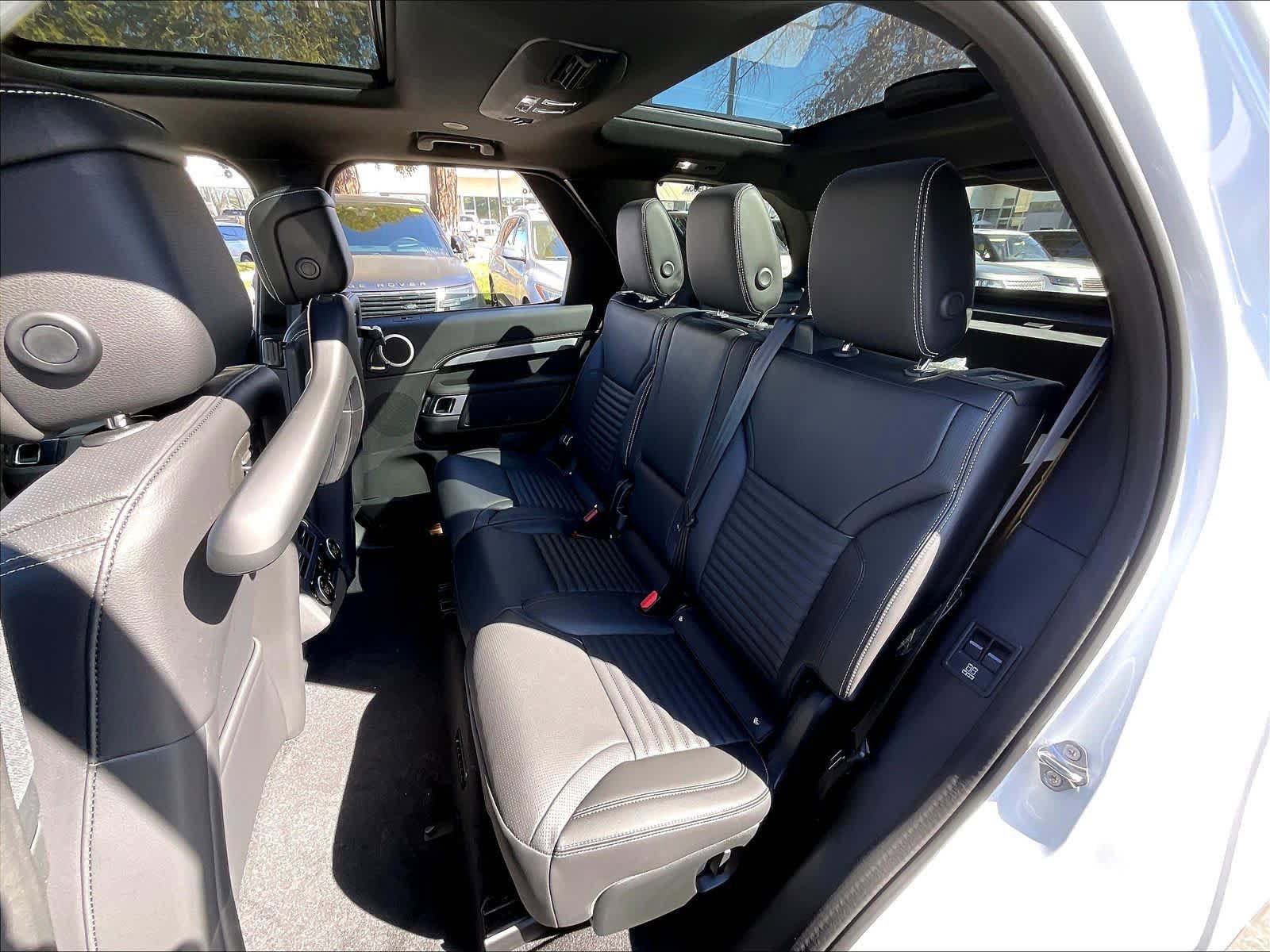 New 2026 Land Rover Discovery Limited Edition AWD/4WD image 12