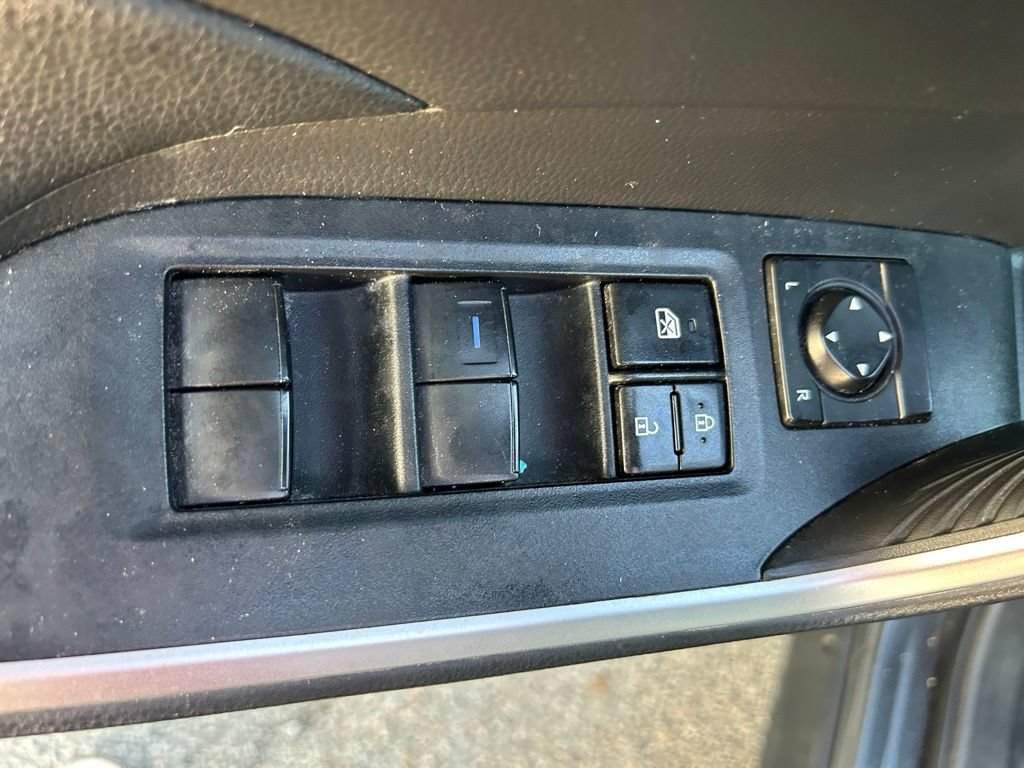 Used 2022 Toyota RAV4 LE FWD image 17