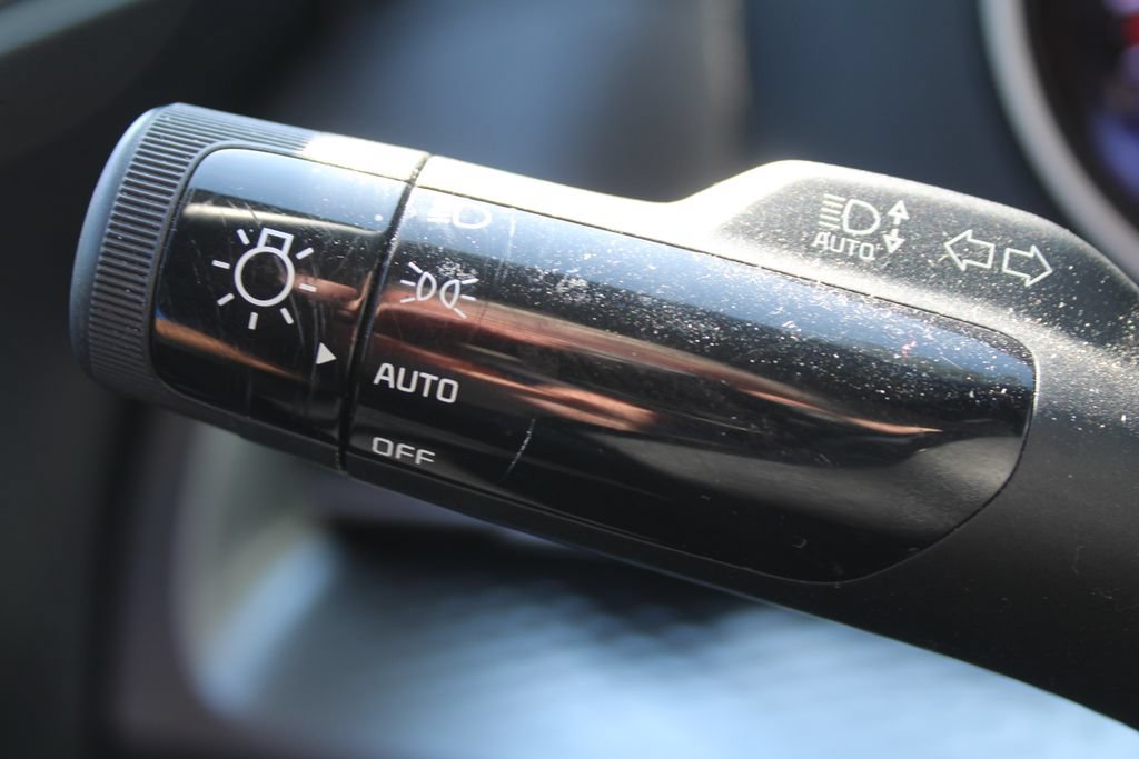 Certified 2024 Kia Carnival LX FWD image 32