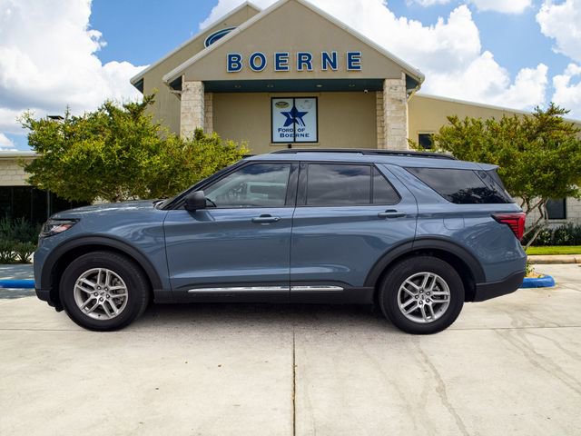 Used 2025 Ford Explorer Active RWD image 2