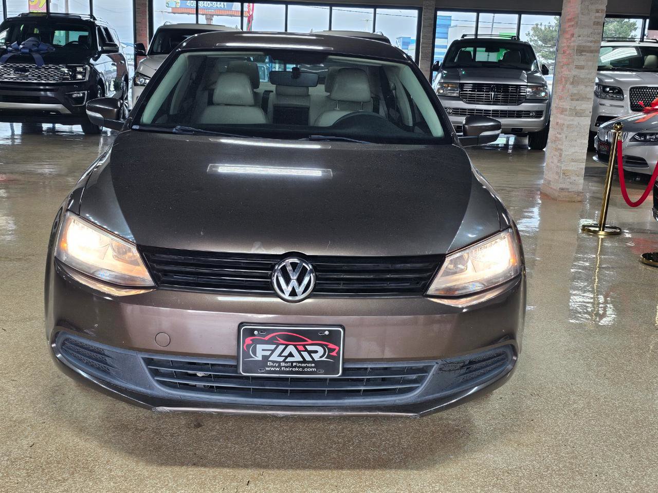 Used 2012 Volkswagen Jetta SE FWD image 2