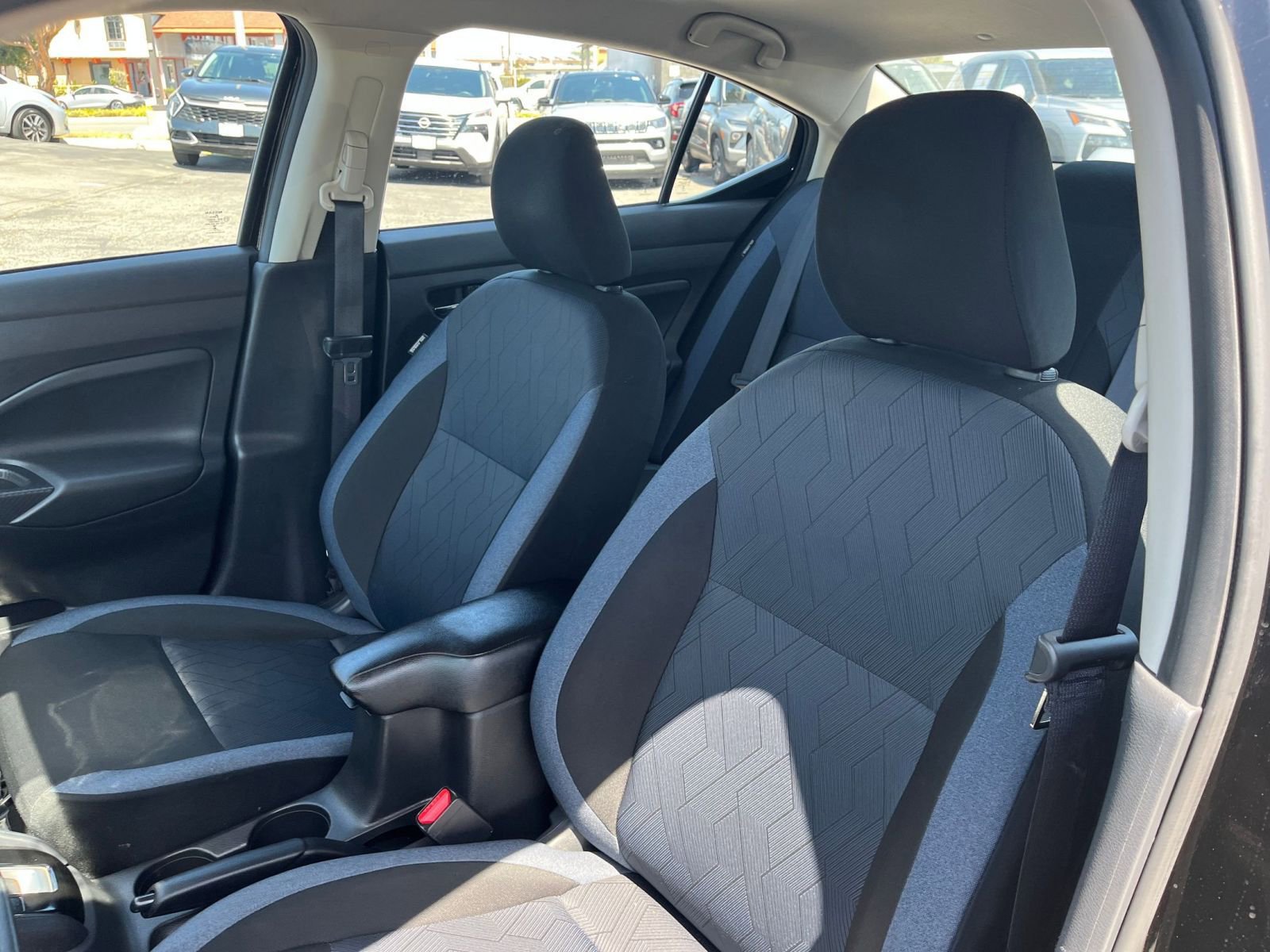 Used 2025 Nissan Versa SV FWD image 27