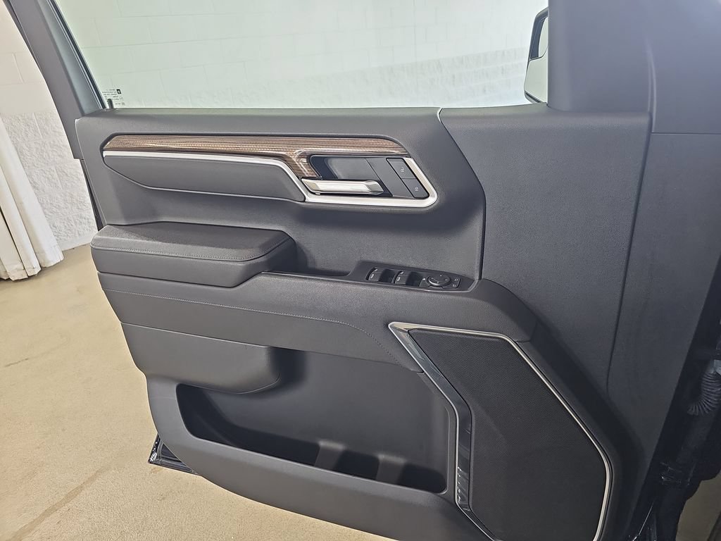 Certified 2025 Chevrolet Silverado 1500 LT AWD/4WD image 32