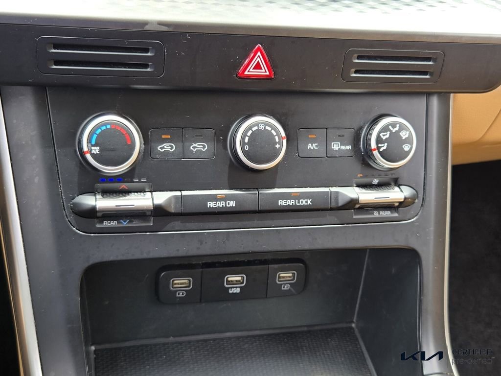 Used 2023 Kia Carnival LX FWD image 22