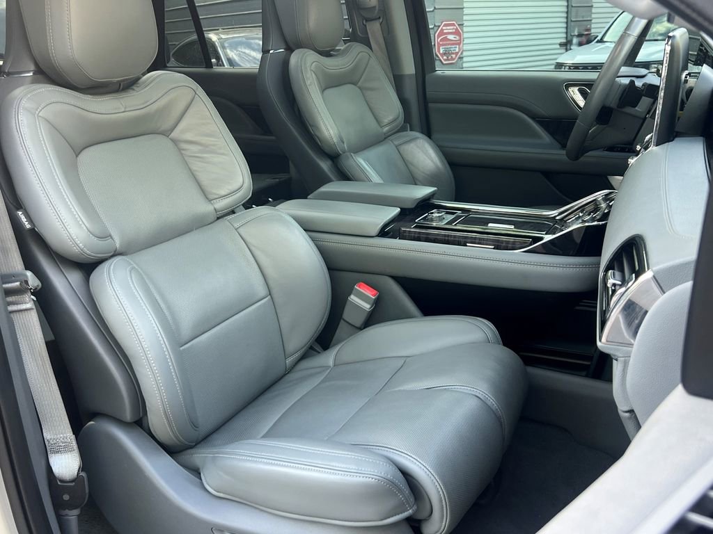 Used 2021 Lincoln Navigator Reserve w/ Luxury Package image 12