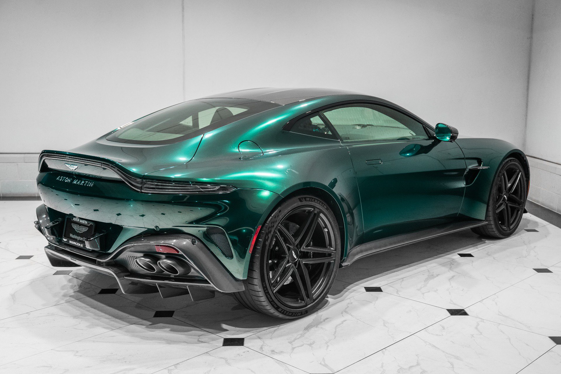 Used 2025 Aston Martin V8 Vantage Coupe RWD image 40