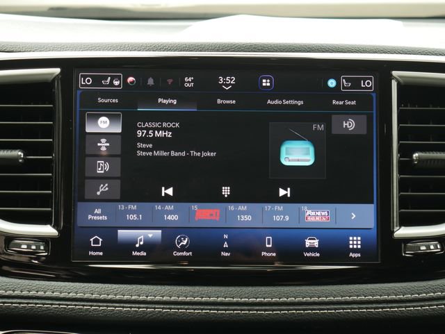 Used 2023 Chrysler Pacifica Touring-L w/ Uconnect Theater Family Group image 21
