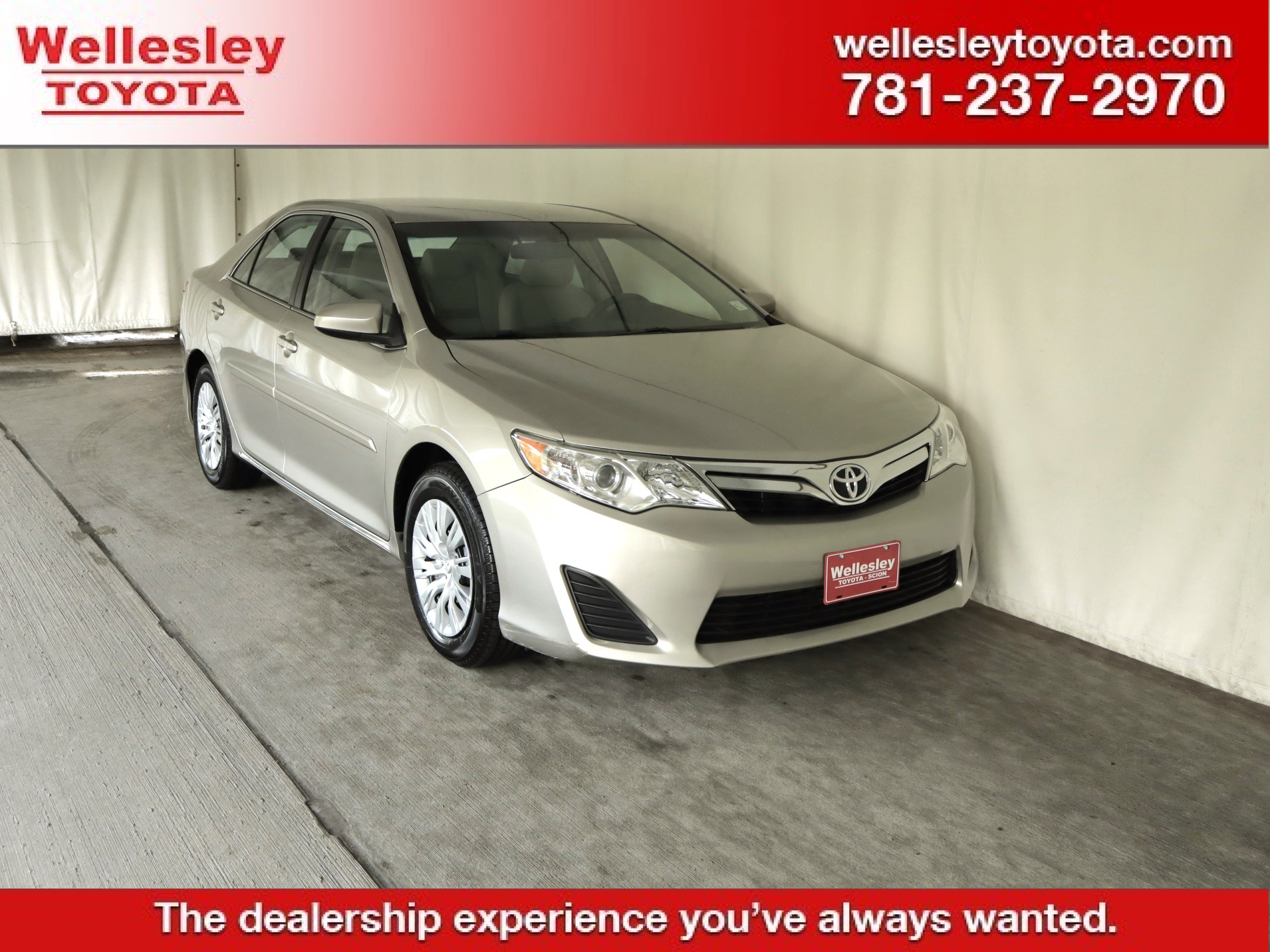 Used 2014 Toyota Camry FWD image 1
