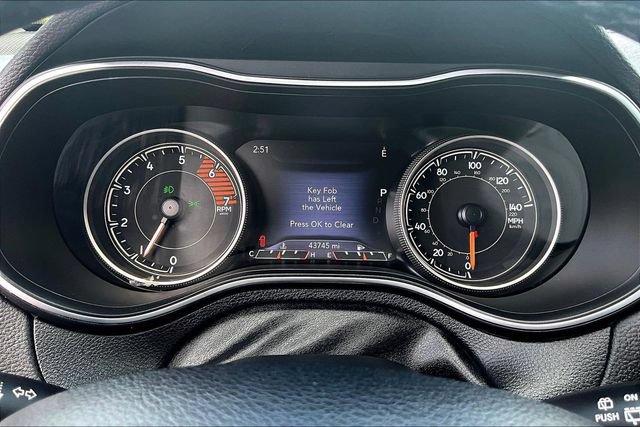 Used 2019 Jeep Cherokee Limited w/ Technology Group AWD/4WD image 13