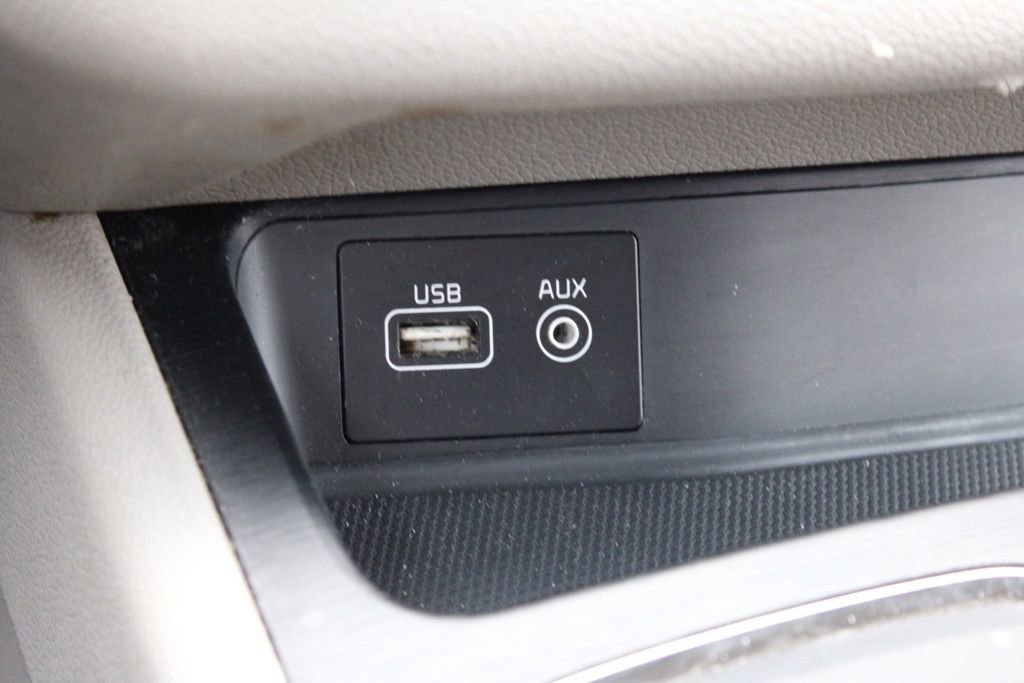 Used 2017 Kia Sedona LX w/ LX Essentials Premium Package image 40