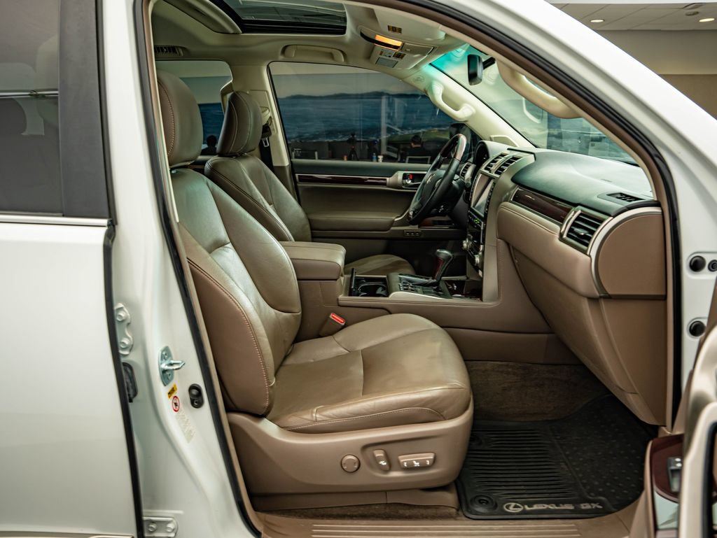 Used 2014 Lexus GX 460 w/ Premium Package AWD/4WD image 38