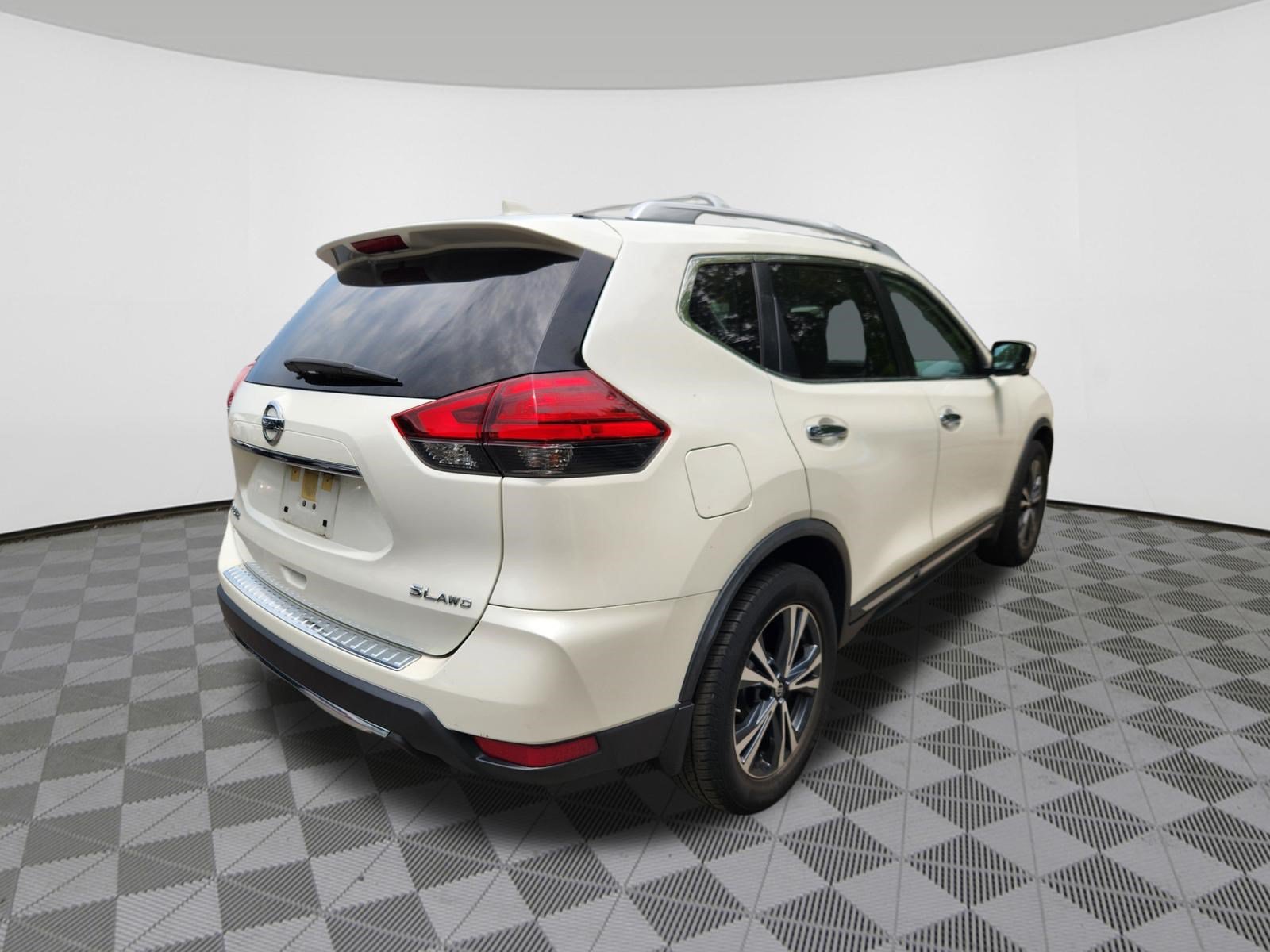 Used 2017 Nissan Rogue SL AWD/4WD image 4