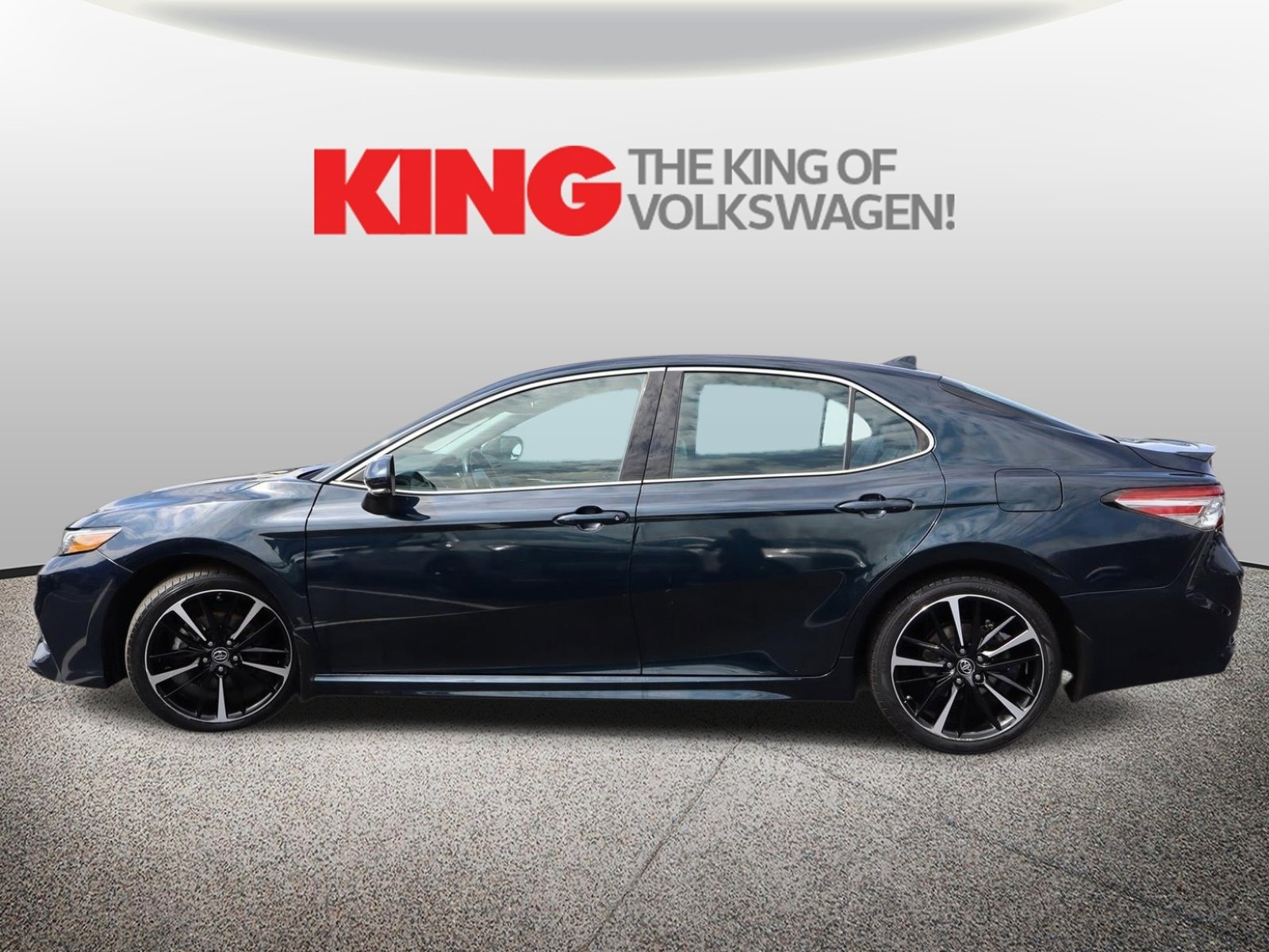 Used 2019 Toyota Camry XSE image 7