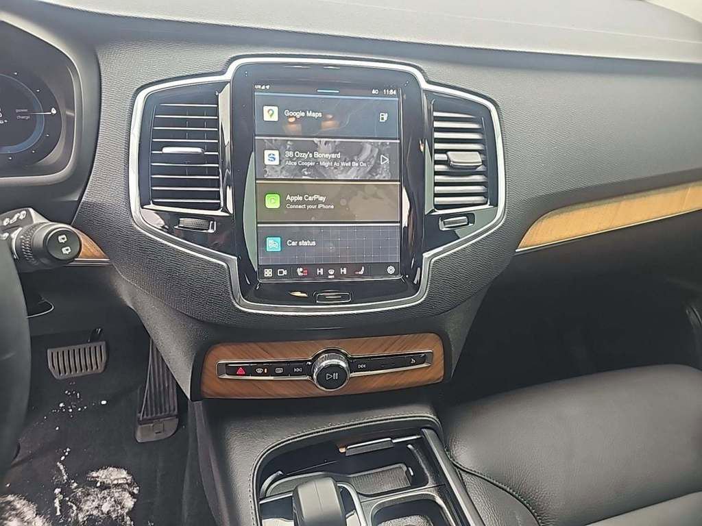 Used 2025 Volvo XC90 T8 Plus w/ Protection Package Premier image 18