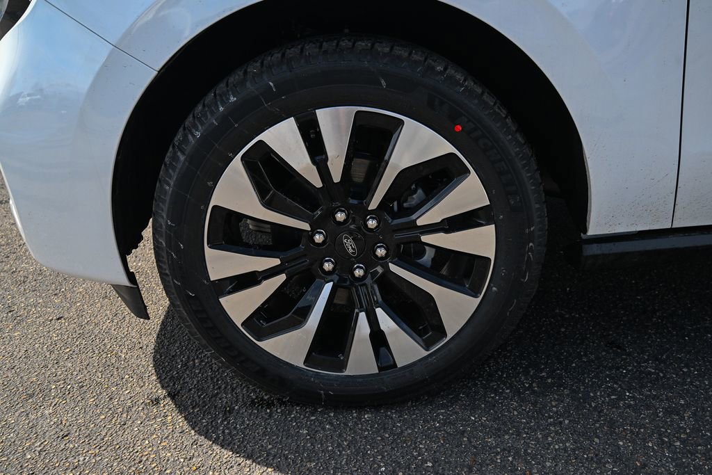 New 2026 Ford Expedition Platinum w/ Driver's Package image 12