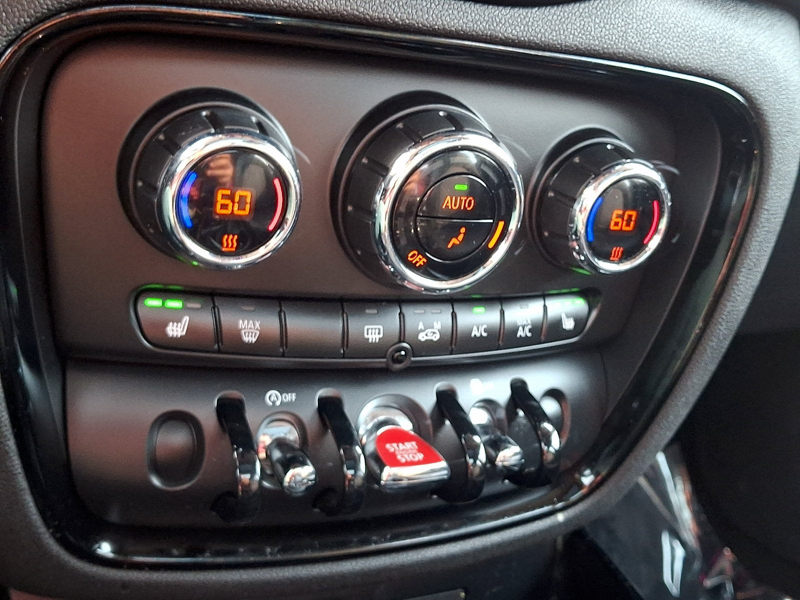 Used 2019 MINI Cooper Clubman ALL4 AWD/4WD image 17