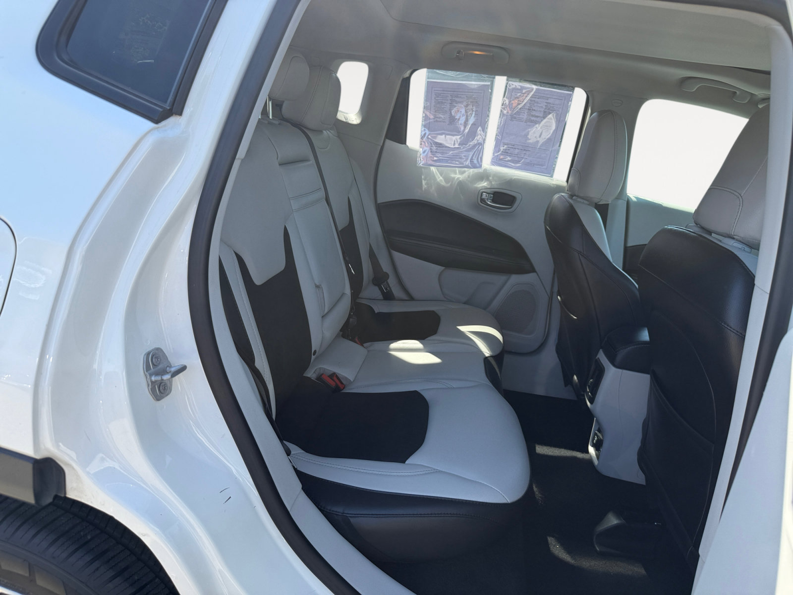 Used 2018 Jeep Compass Latitude w/ Popular Equipment Group FWD image 18