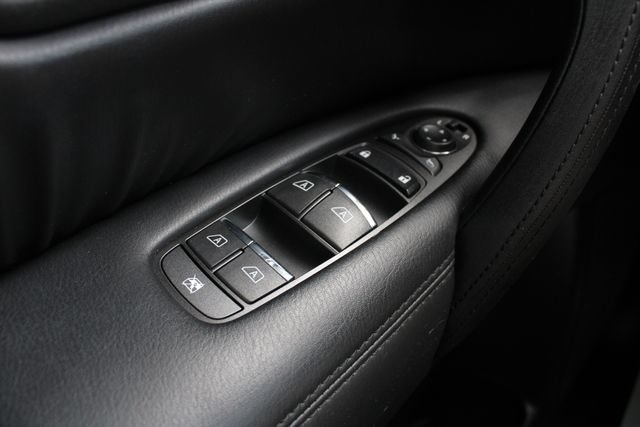 Used 2021 Nissan Armada SL w/ Captain's Chairs Package AWD/4WD image 9