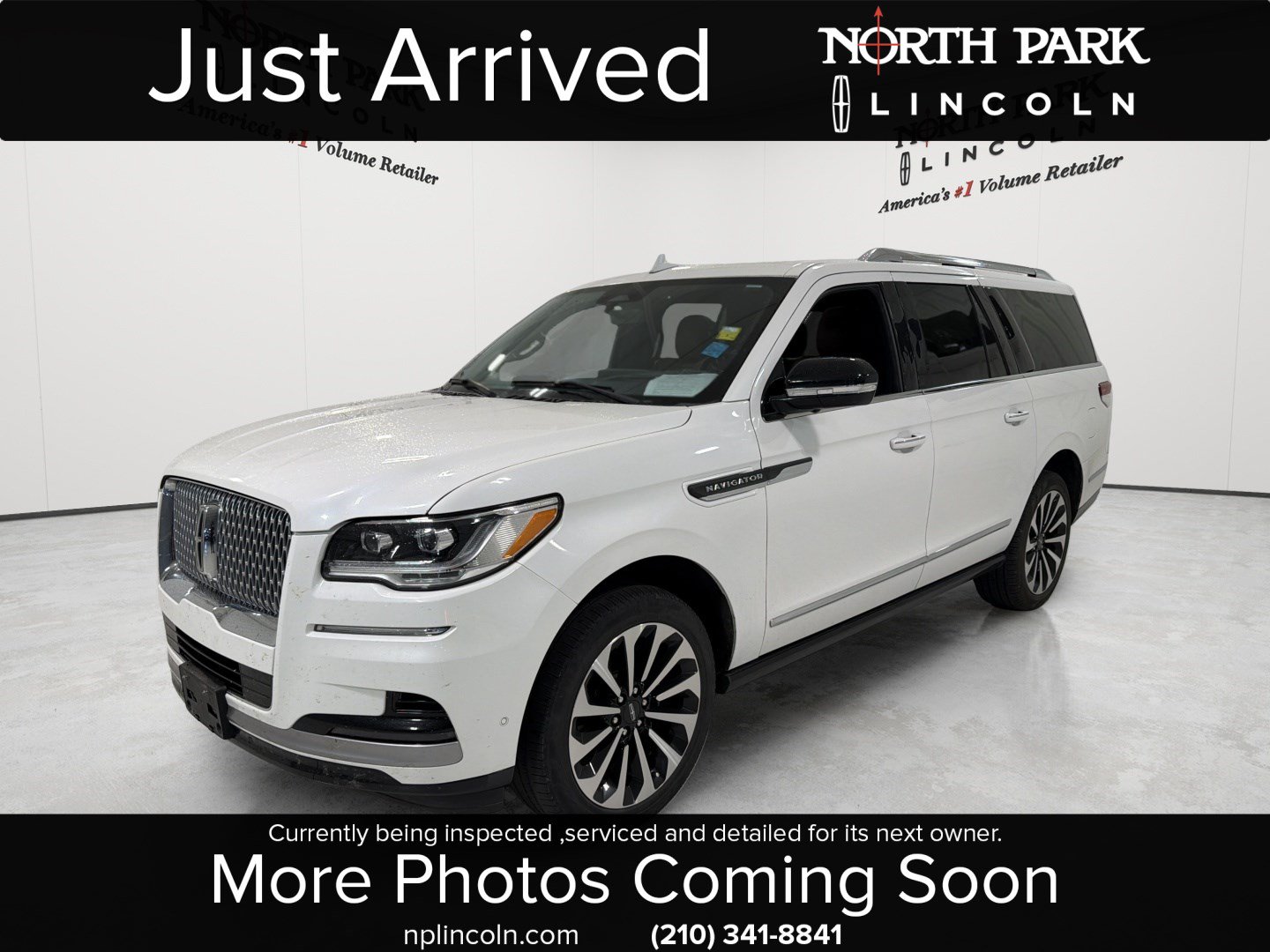 Used 2022 Lincoln Navigator L Reserve RWD image 1