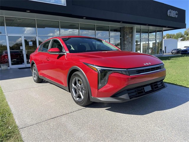 New 2025 Kia K4 LXS