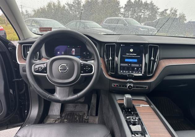 Used 2024 Volvo XC60 B5 Plus w/ Protection Package Premier AWD/4WD image 3
