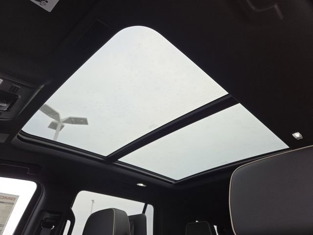 New 2026 GMC Yukon Elevation w/ Elevation Premium Package image 3