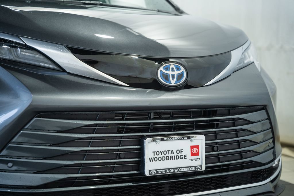 Used 2025 Toyota Sienna Limited AWD/4WD image 12