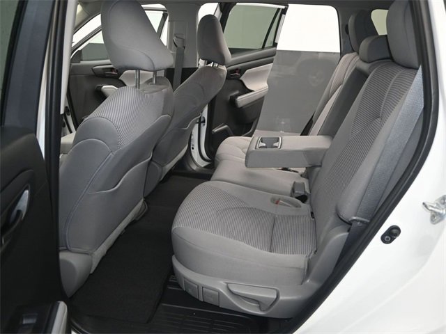 Used 2022 Toyota Highlander LE image 14
