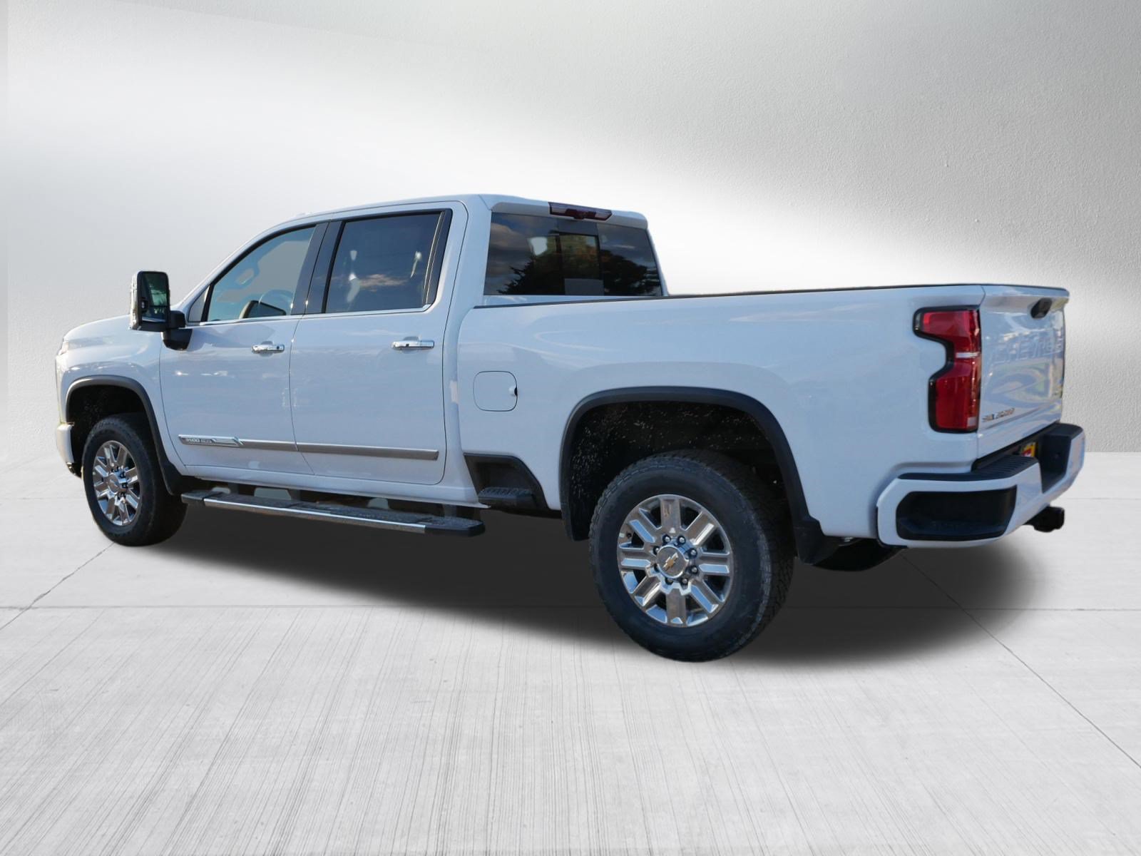 New 2026 Chevrolet Silverado 3500 High Country w/ High Country Premium Package AWD/4WD image 2