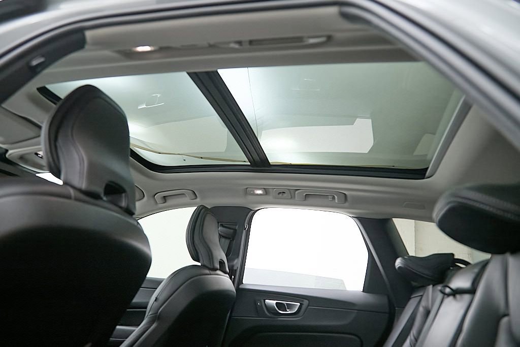 Certified 2024 Volvo XC60 T8 Ultimate w/ Protection Package Premier image 25