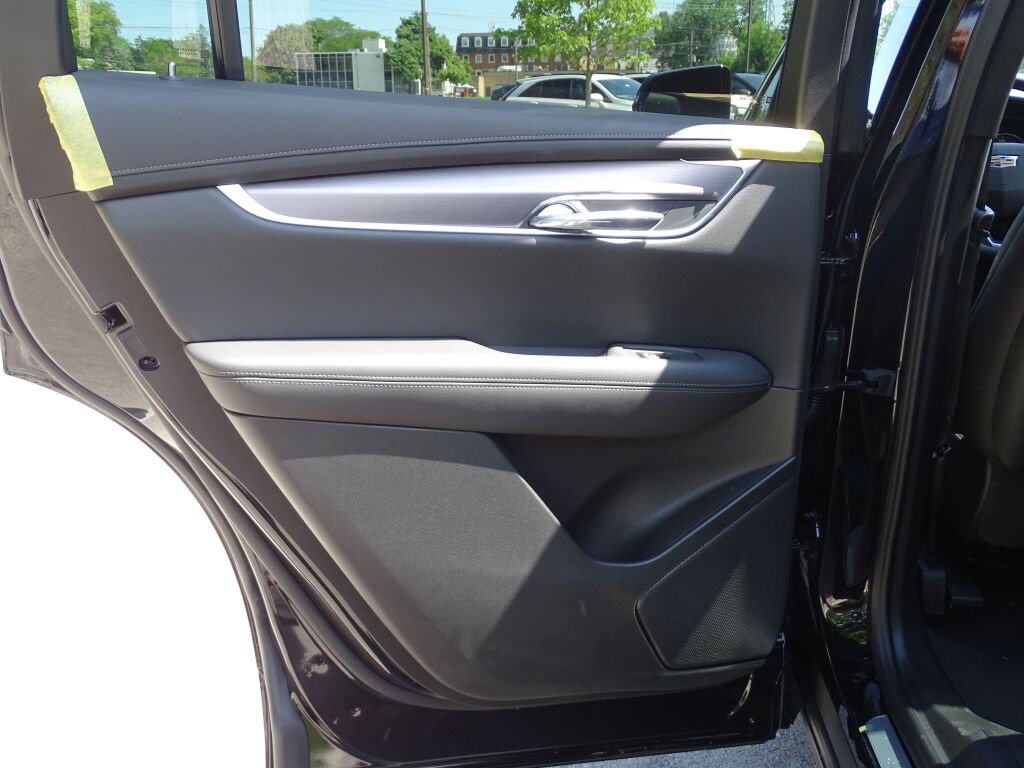 New 2025 Cadillac XT6 Luxury image 30