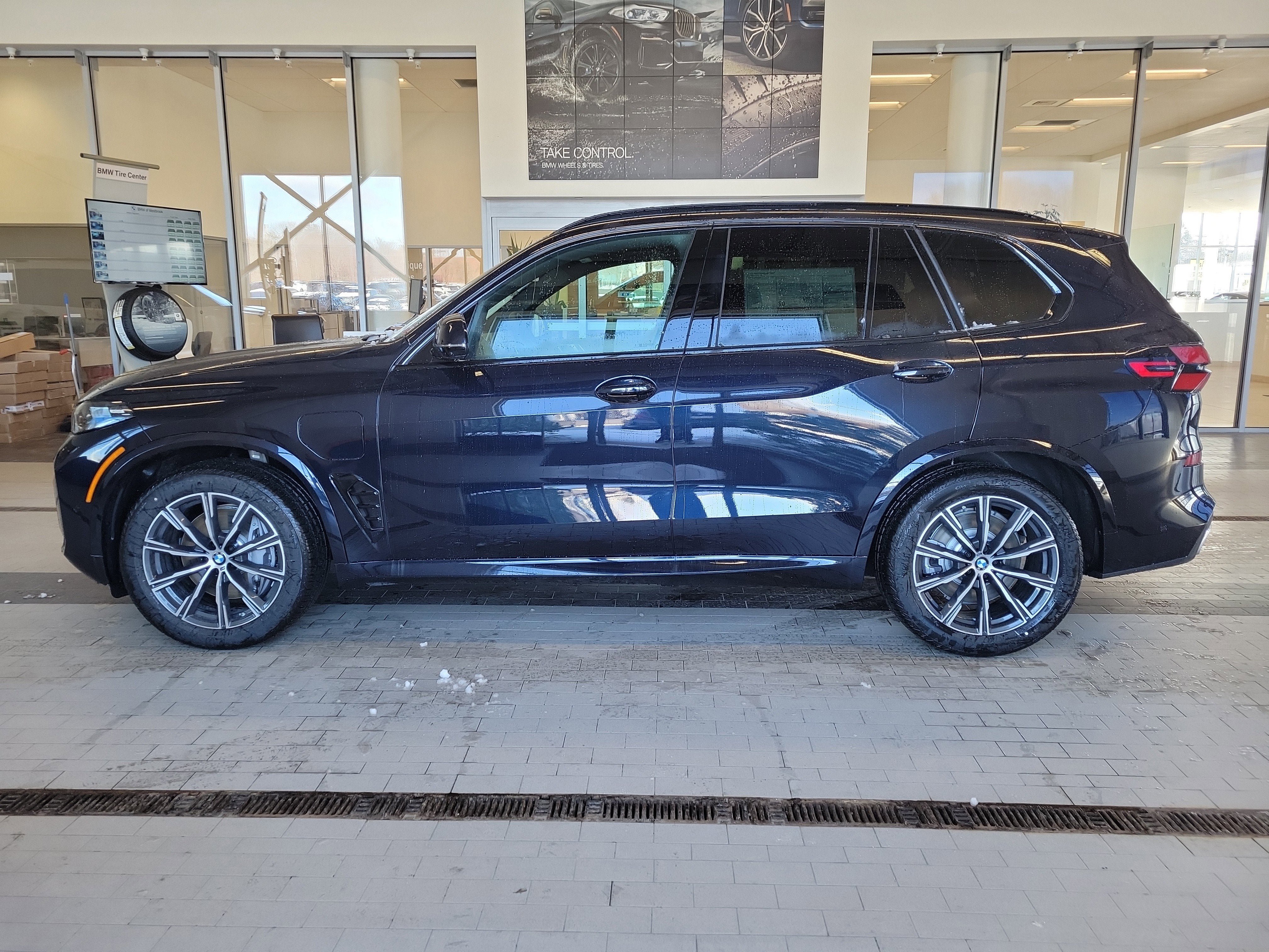 New 2026 BMW X5 xDrive50e AWD/4WD image 2