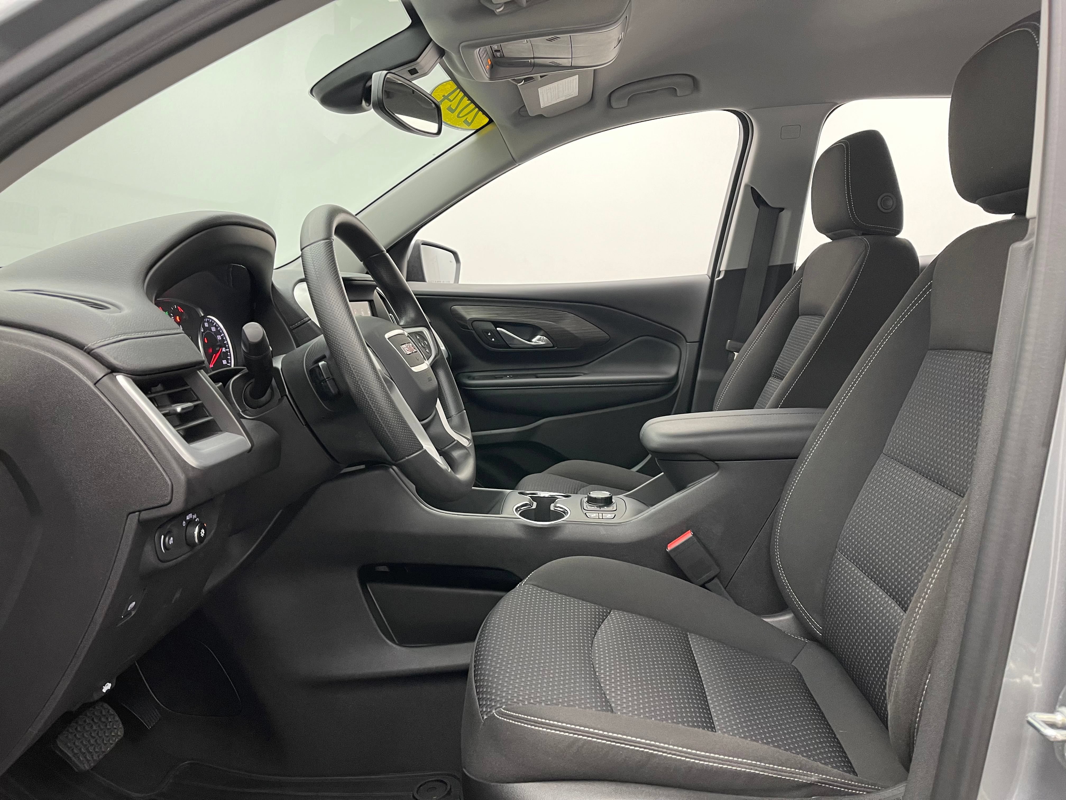 Used 2024 GMC Terrain SLE w/ Driver Convenience Package FWD image 17