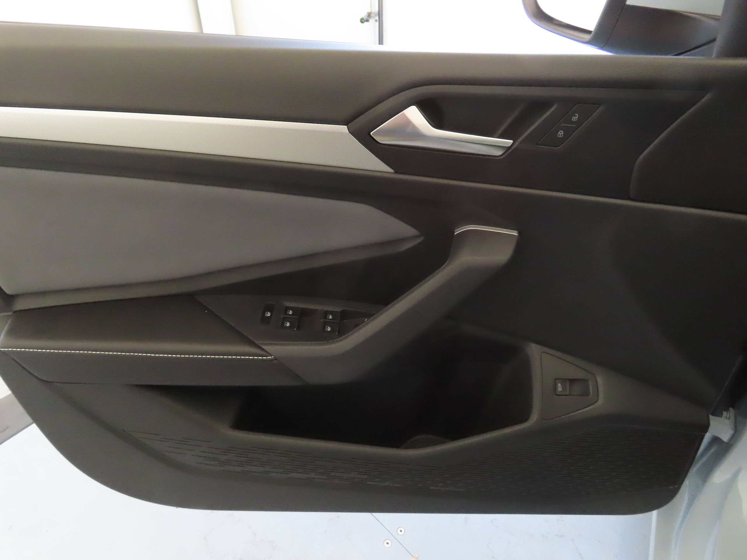 New 2026 Volkswagen Jetta SE FWD image 10